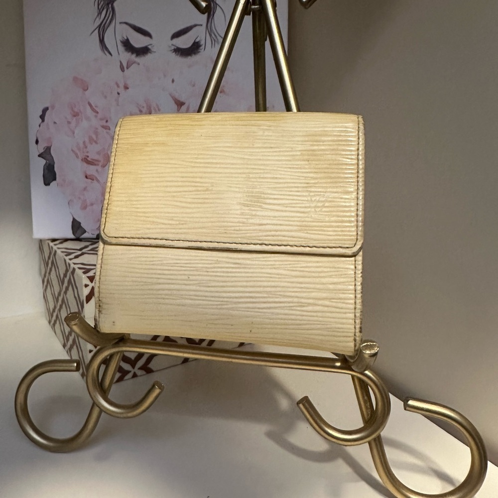 Louis Vuitton Epi Wallet in Yellow GUC - Picture 2 of 11